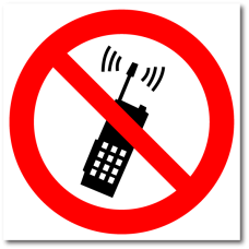Знак "Запрещается пользоваться мобильным (сотовым) телефоном или переносной рацией"