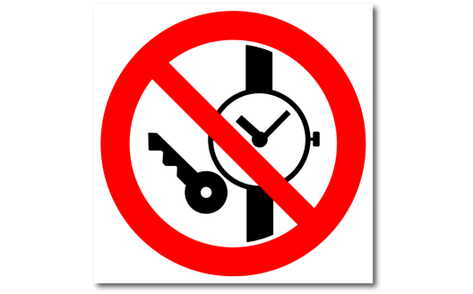 Знак "Запрещается иметь при (на) себе металлические предметы (часы и т.п.)"