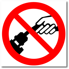 Знак "Запрещается выдергивать вилку держась за провод"