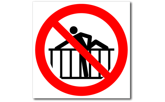 Знак "Запрещается пересекать барьерные  ограждения «Фан барьер»"