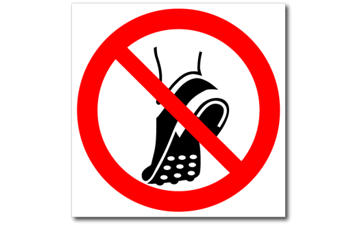 Знак "Запрещается использование обуви с металлическими шипами"